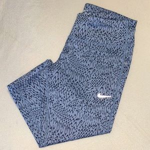 Nike Cropped Running Pants. Adjustable tie waist and pockets. Size Medium.